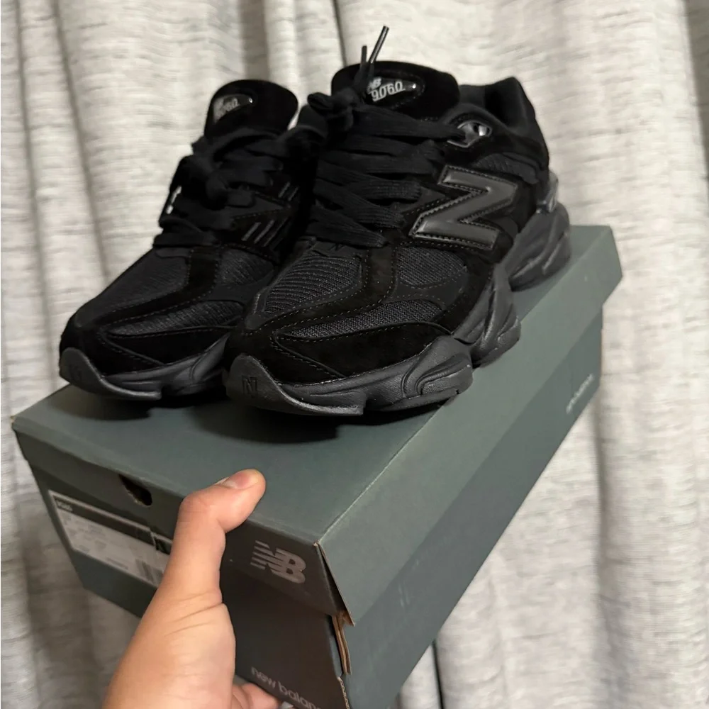 New Balance Men's Black Chunky Athletic Sneakers - Picture 4 of 13